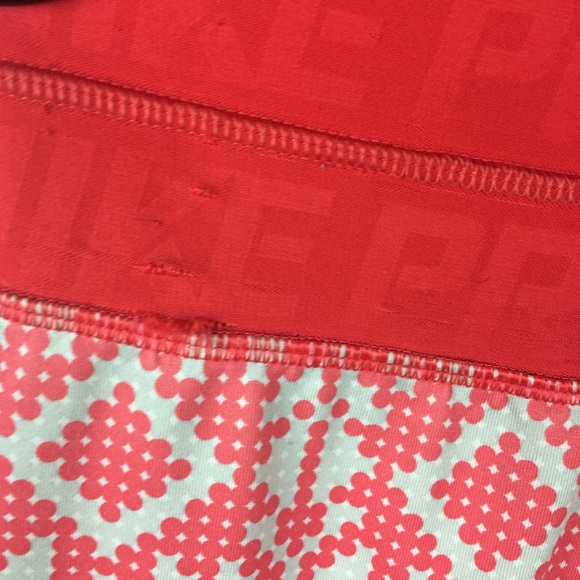 Nike Pro Red Pattern XS Leggings - Picture 3 of 6